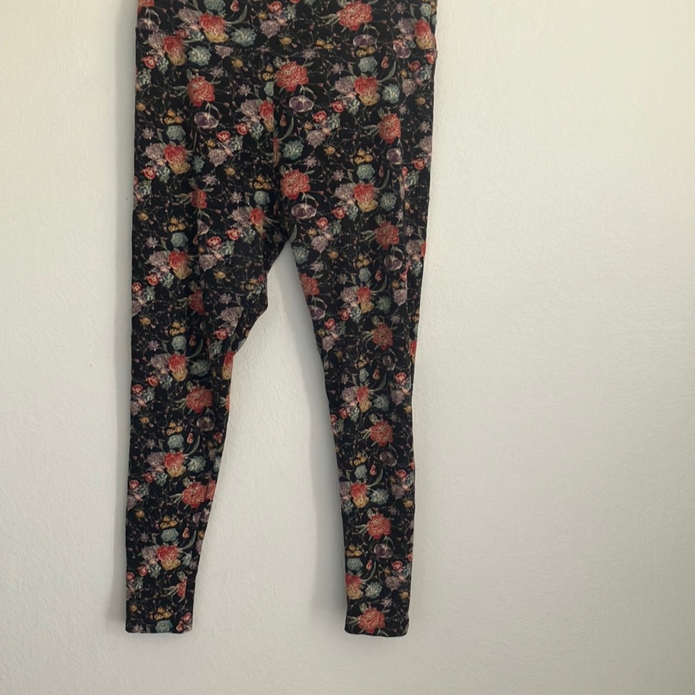 FINAL MARKDOWN Lularoe tall and curvy floral leggings